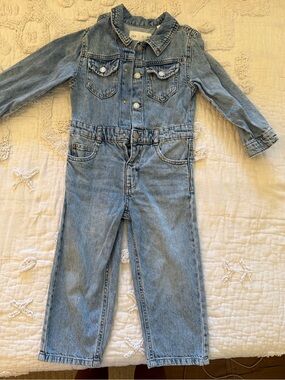 Zara girls Light Wash Denim Jumpsuit size 4